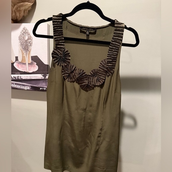 Cynthia Steffe 100% Silk Olive Green sleeveless blouse Size 10/Medium MSRP &195 - Picture 9 of 10